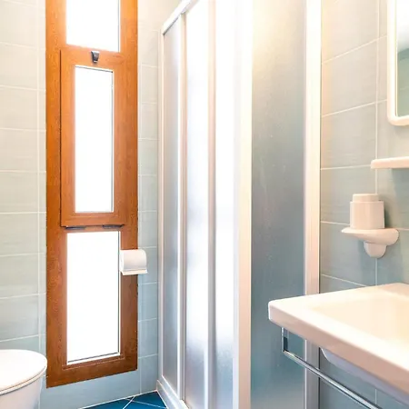 Apartment 2 Bedroom Gorgeous In