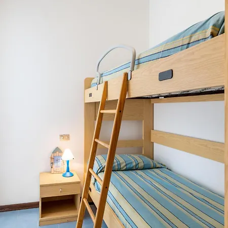 2 Bedroom Gorgeous In דירה *