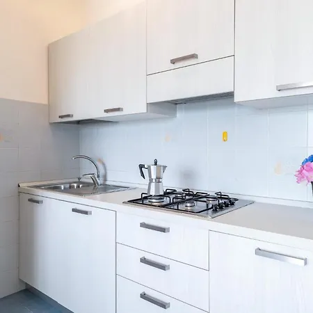 2 Bedroom Gorgeous In Apartment *